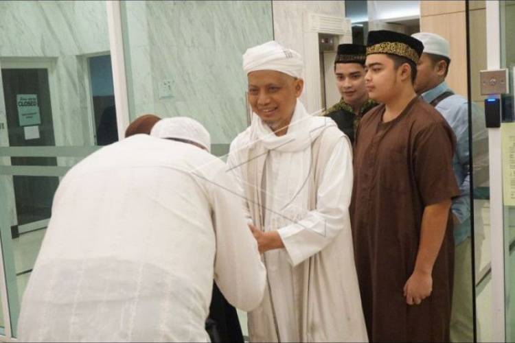 Ustadz Arifin Ilham Kembali ke Indonesia