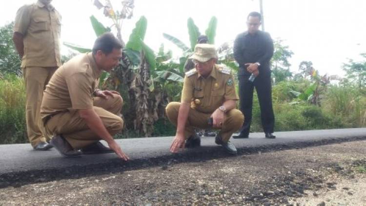 DPUPR Sarolangun Tertarik Memanfaatkan Karet Bahan Baku Campuran Aspal Jalan