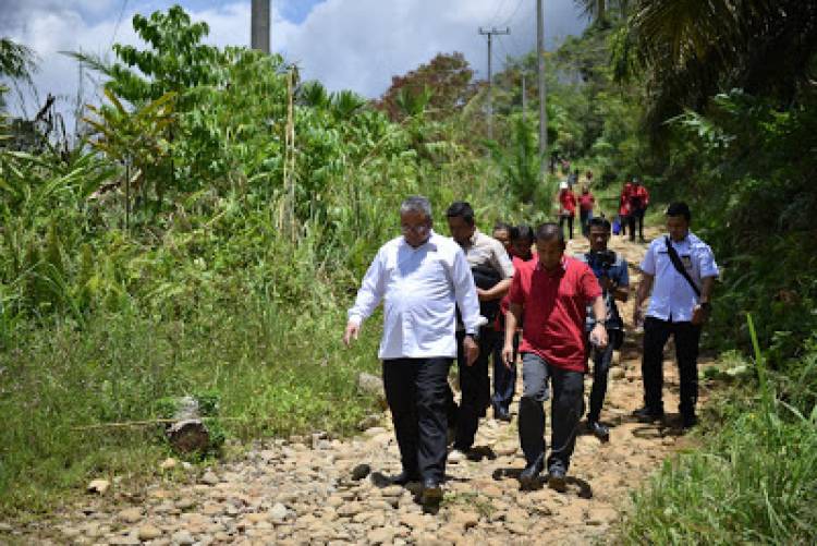 Keseleo, Mendes Sedih Kondisi Jalan Seluma Memprihatinkan