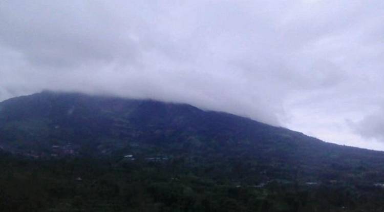 Gunung Merapi Luncurkan Awan Panas Guguran 1.200 Meter