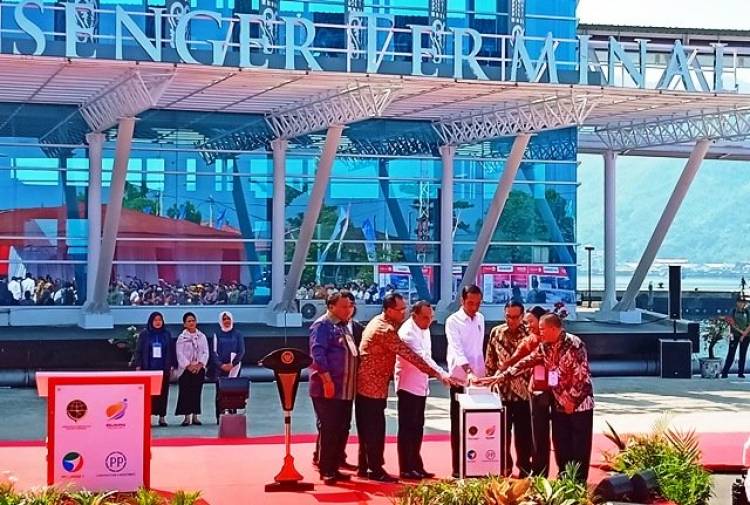 Resmikan Pelabuhan Sibolga, Jokowi: Saya Datang Kesini Dulu Banyak Lubangnya, Kini Kok Mulus Sekali