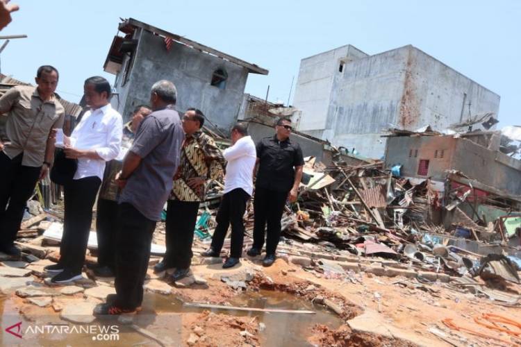 Presiden: Ibu-Ibu Hati-Hati Semuanya, Hati-Hati