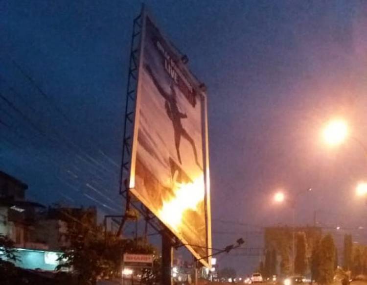 Hujan dan Angin Kencang Landa Merangin, Billboard Nyaris Roboh