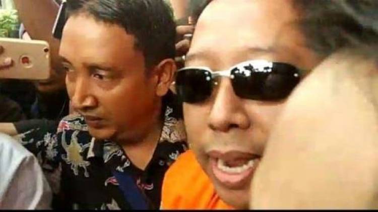 Rommy Hobby Baca Buku di Rutan KPK