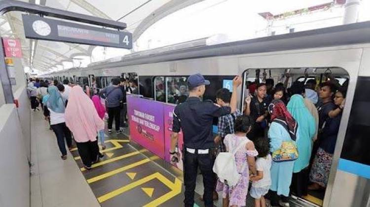 Tepuk Tangan Membahana di Peresmian MRT Itu untuk Pekerja atau Jokowi?