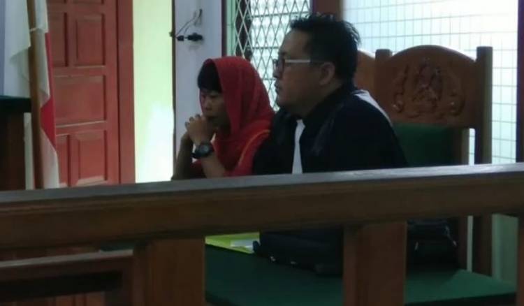 Terbukti Simpan Sabu di Rumahnya, PSK "Pucuk" Disidang