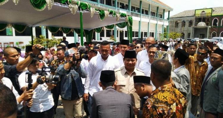 Begini Antusias Pendukung Sambut Kedatangan Prabowo di Purwokerto
