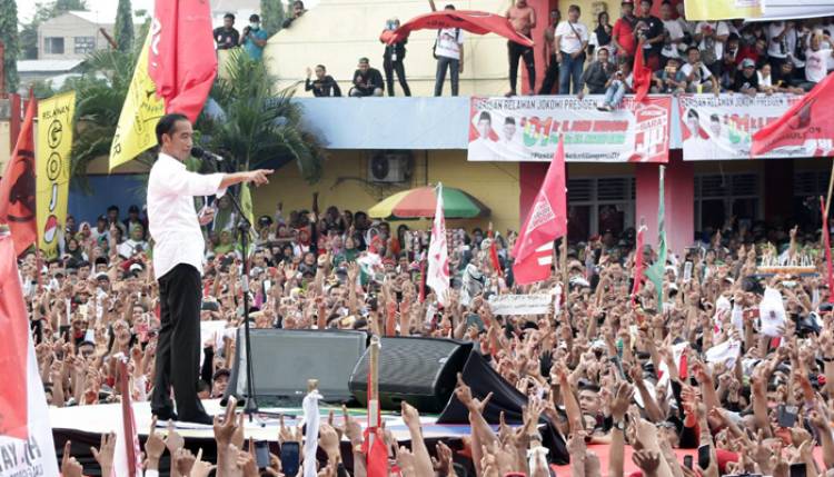 Di Brebes, Jokowi: Kepriben Kabare Sedulur Kabeh, Telur Asin, Teh Poci Masih Ada?