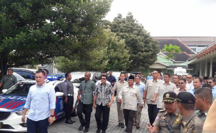 Prabowo Sowan ke Sultan HB X di Kepatihan Yogyakarta