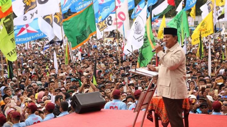 Prabowo Gebrak Podium Ketika Kampanye, Irma TKN: Mau Gaya-gaya Trump Gitu