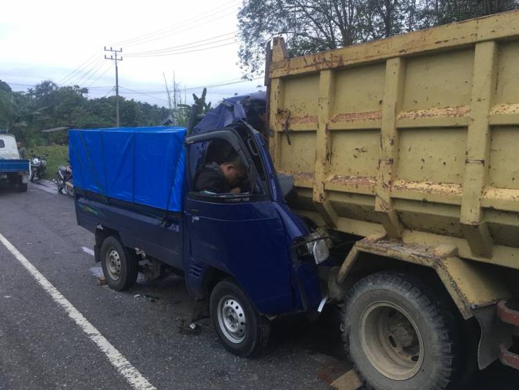 Di Bungo, Carry Tabrak Buntut Truk Dua Orang Tewas