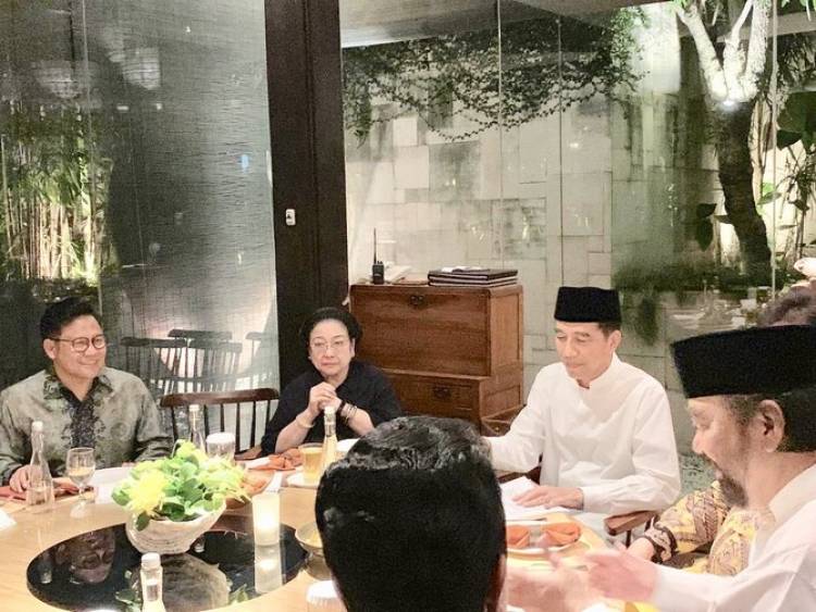 Ada Apa Jokowi Kumpulkan Pimpinan Partai Pengusung di Restoran?