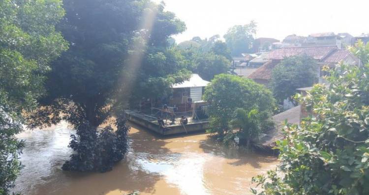 Pejaten Timur Terendam Banjir 3-4 Meter