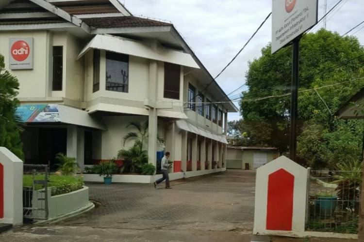 KPK Geledah Kantor Adhi Karya Makassar