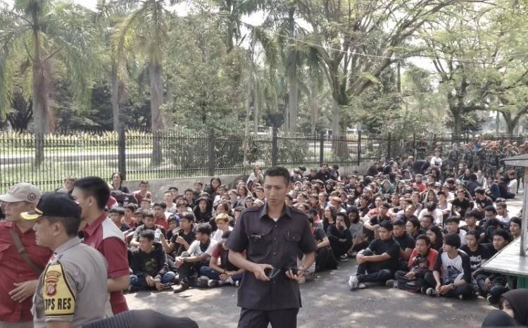 Polisi Amankan Aksi Vandalisme Massa Tak Dikenal di Bandung 