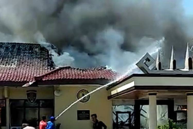 Polres Terbakar, 53 Tahanan Dipindahkan ke Lapas Kalianda