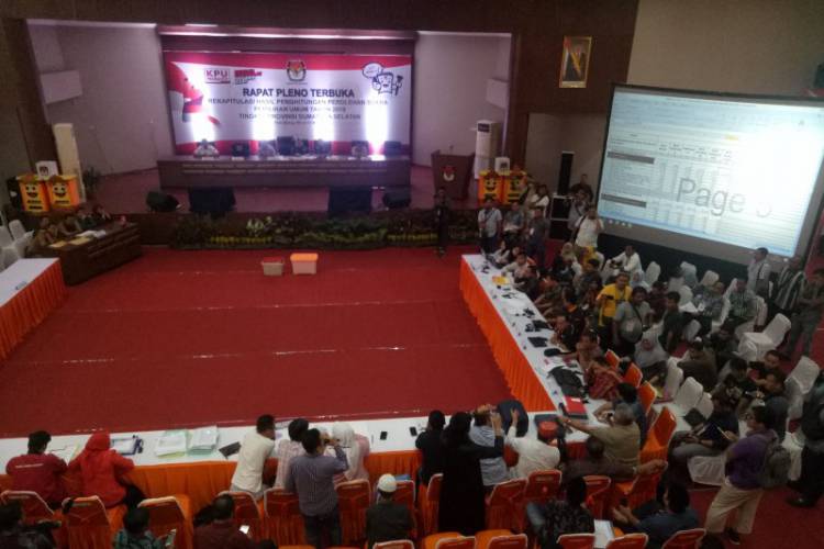 Hujan Interupsi Jadi Alot Pleno KPU Sumsel