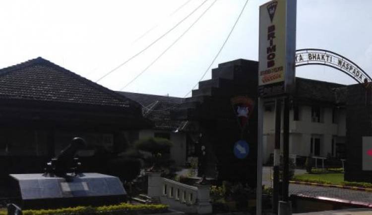 Densus 88 Tangkap Terduga Teroris di Caruban Madiun