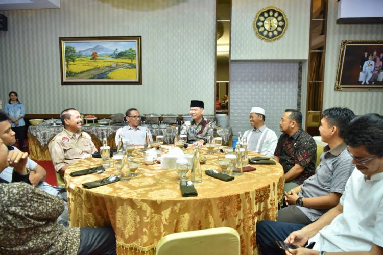 Fasha Buka Puasa Bersama Peserta Raker Komisi Informasi se-Sumatera