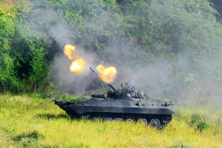 1.000 Marinir Unjuk Kemampuan Tempur di Situbondo