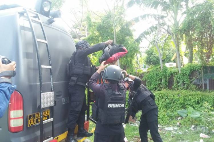 Begini Aksi Brimob Jinakkan Granat di Makam China Santiong