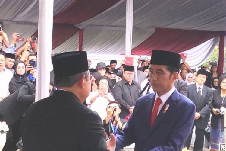 Jokowi: Ani Yudhoyono Tokoh Wanita Indonesia Terbaik