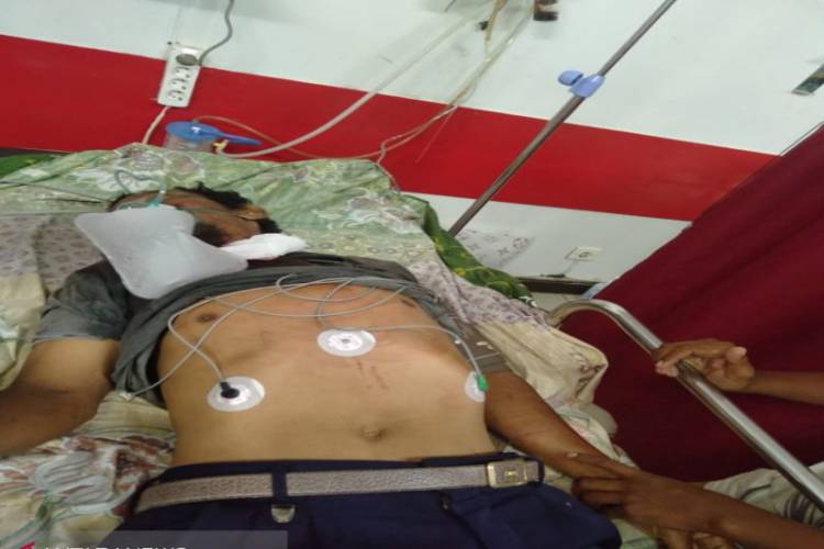 Lebaran, Tukang Jaga Parkir Coba Gorok Leher Sendiri