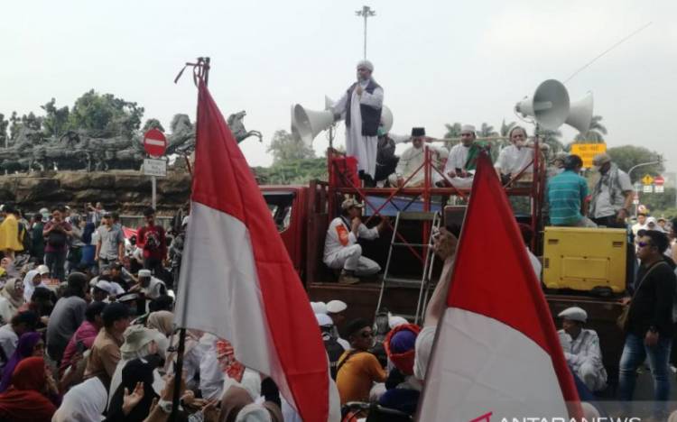 Massa Datangi MK Guna Kawal Sidang PHPU