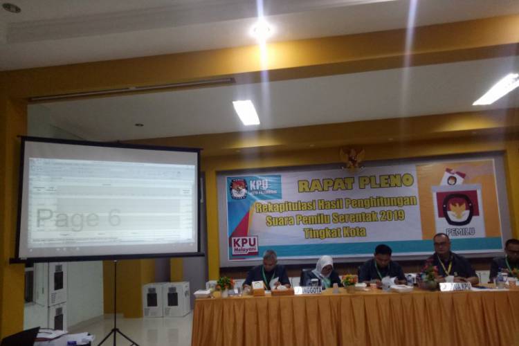 Ketua dan Empat Komisioner KPU Palembang Resmi Tersangka