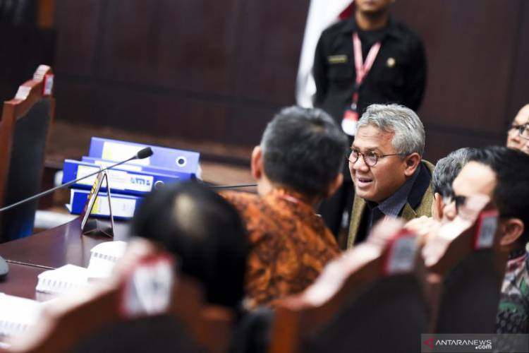 Sampul Cokelat Tidak Terpakai dan Tidak Disegel, Begini Pembelaan KPU kepada Hakim