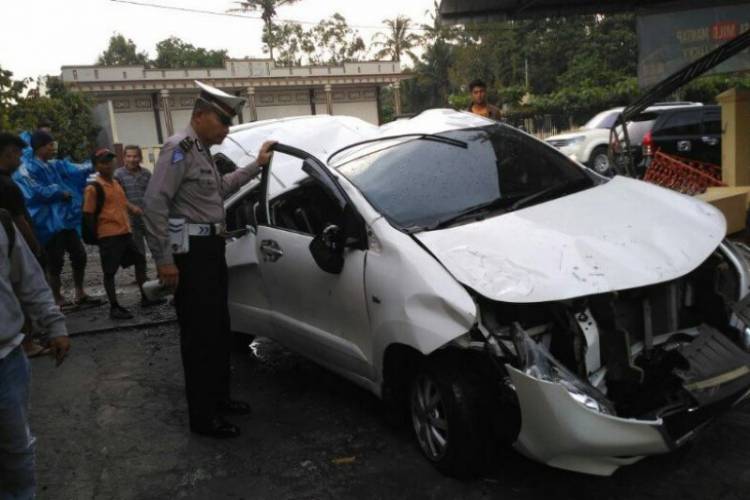 Minibus Asal Padang Kecelakaan di Parapat Satu Tewas