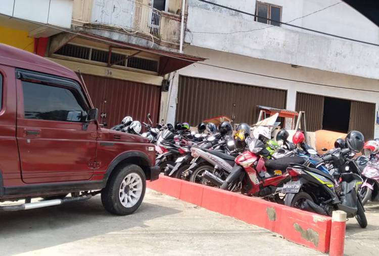 Parkir Liar Sekitar Kawasan Transmart, Kadishub: Segera Kita Tertibkan