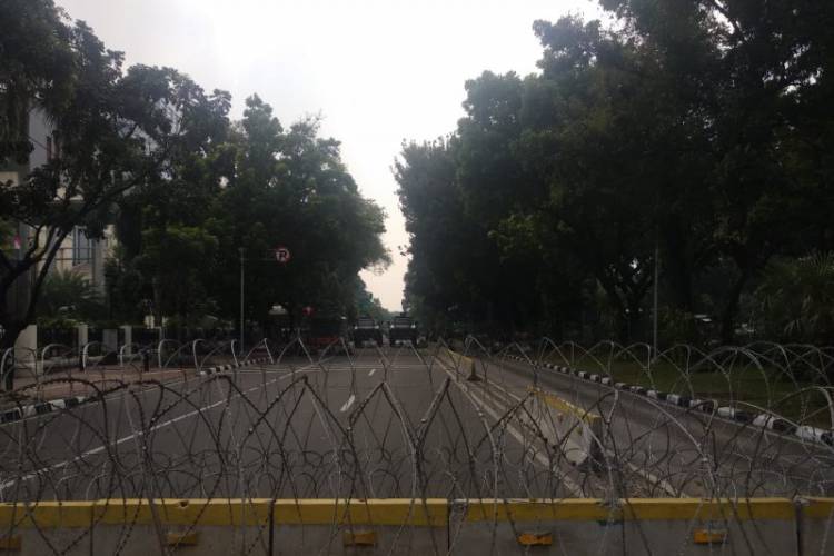 Polisi Blokade Jalan Menuju Gedung MK