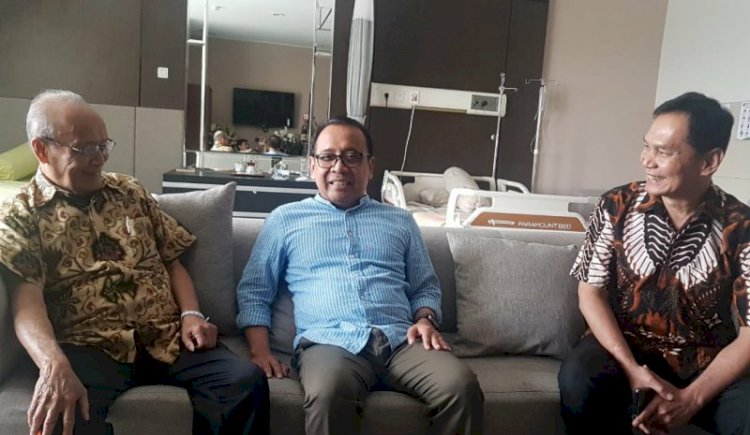 Jokowi Utus Mensesneg Jenguk Syafii Dirawat di RS