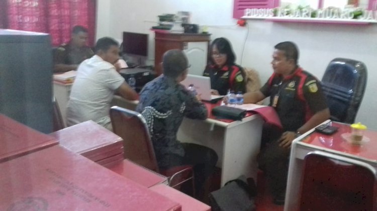 BREAKING NEWS!! Mantan Kades Kasang Lopak Alai Penuhi Panggilan Kejari Muarojambi