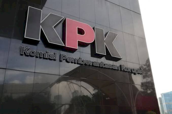 KPK Geledah Rumah Iwa Karniwa di Cimahi