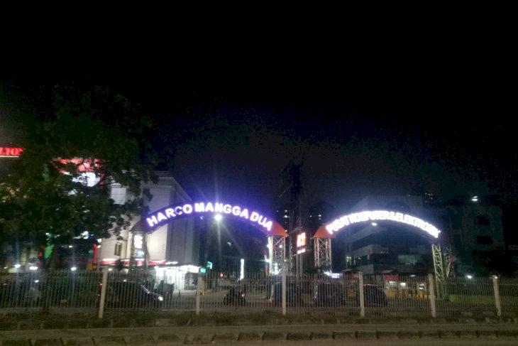 Gempa 7,4 SR Pengunjung Mangga Dua Berhamburan