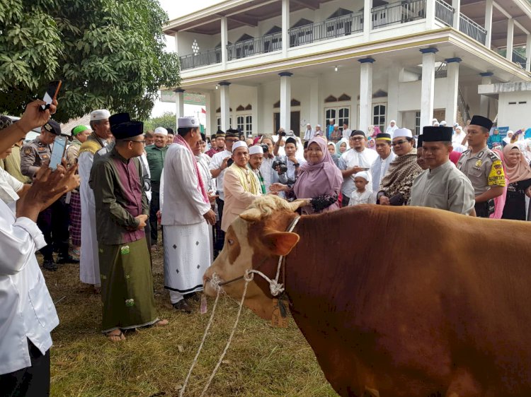 Bupati Masnah Sholat Ied Adha Berjamaah di Masjid At-Taqwa Sebapo