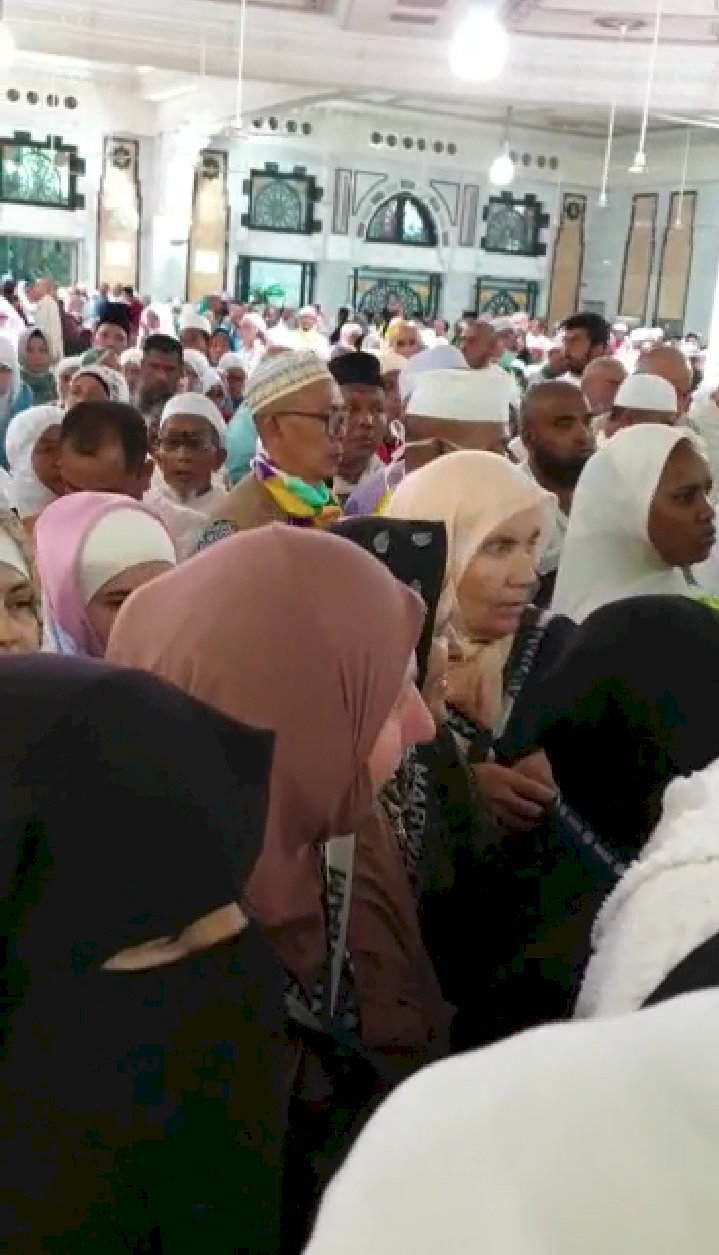 Jemaah Haji Berdesak-desakan Saat Sa'i