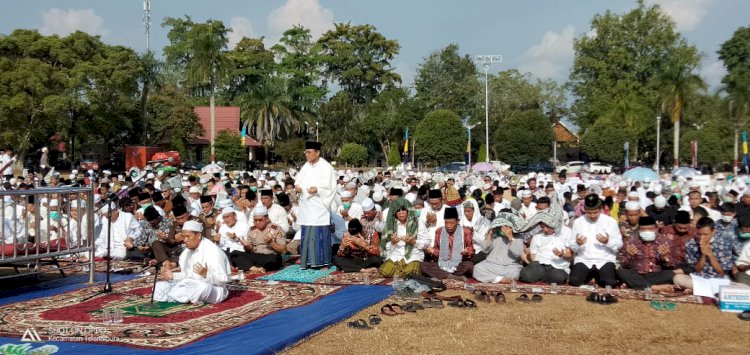 Gubernur Jambi Fachrori Umar Sholat Istisqa Bersama Ratusan Masyarakat