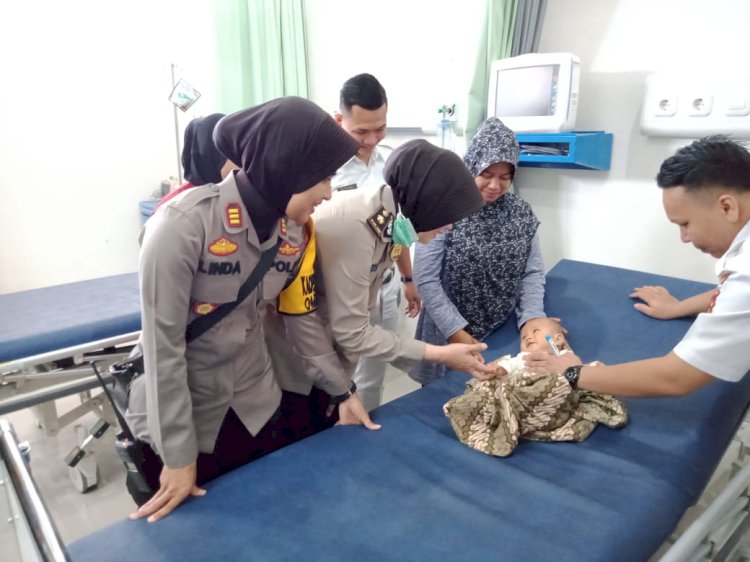 Warga Palmerah Heboh, Temukan Bayi Umur 5 Bulan di Dalam Gendongan