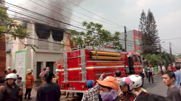Rumah Opick Tombo Ati Terbakar, 6 Unit Damkar Dikerahkan