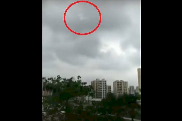 Viral Kuda di Langit Surabaya Tanda Kiamat, di Medsos!