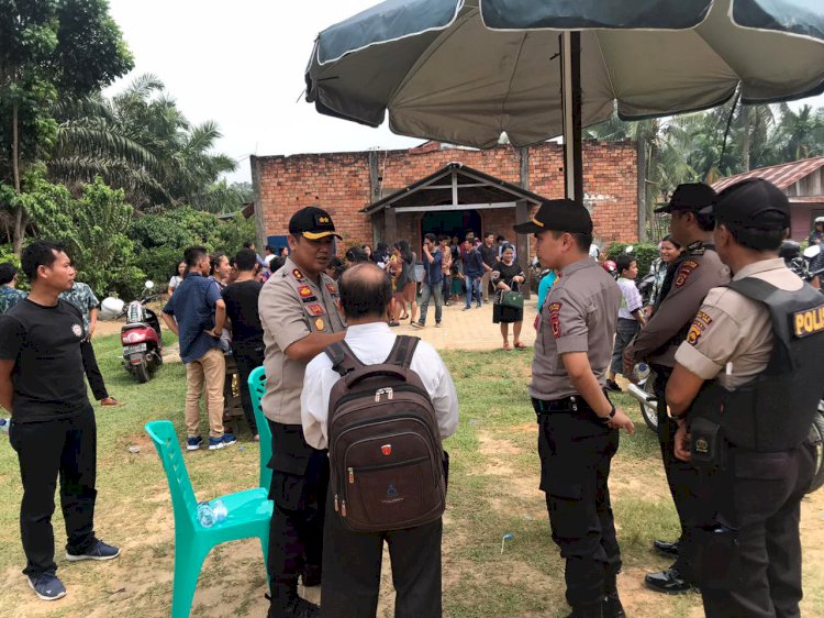 Kapolres Muarojambi Pantau Ibadah Umat Kristiani di Mendalo Darat