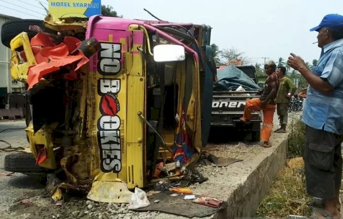 Truk Melaju Kencang Tabrak Dua motor, Empat Pemotor Tewas