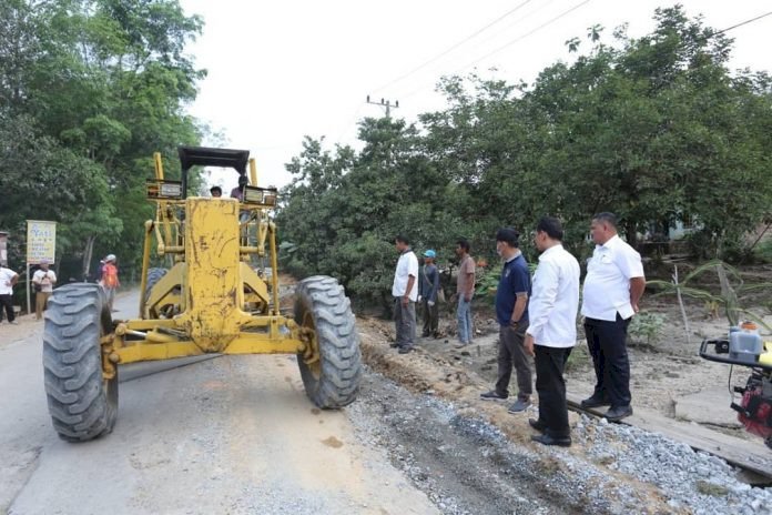 Kadis PUPR Provinsi Jambi Tinjau Proyek Peningkatan Jalan di Muarojambi dan Batanghari