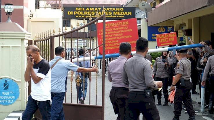 Dua Tersangka Bom Bunuh Diri di Polresta Medan Menyerah