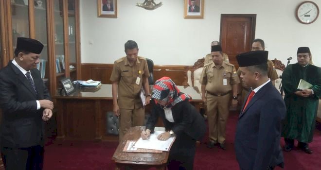 Emi Nopisah Tetap Sekwan, Edi Kusmiran Turun Eselon