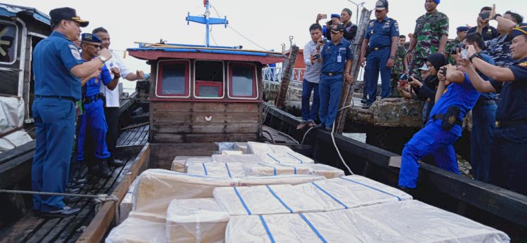 Satgas Andalas Amankan 400 Ribu Bungkus Rokok Ilegal di Perairan Kualatungkal