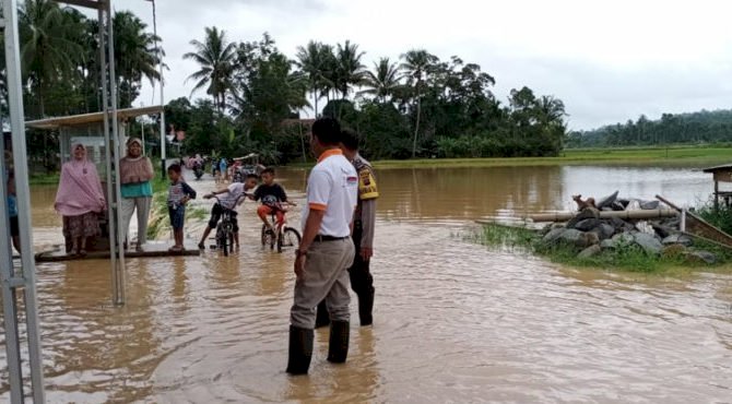 Sembilan Rumah Rusak Dihantam Arus Sungai Batang Suliti